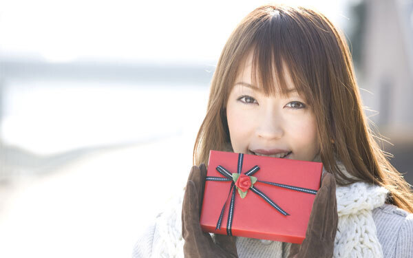 【星座別占い】あなたに恋を運んでくれるチョコレートはこれ！