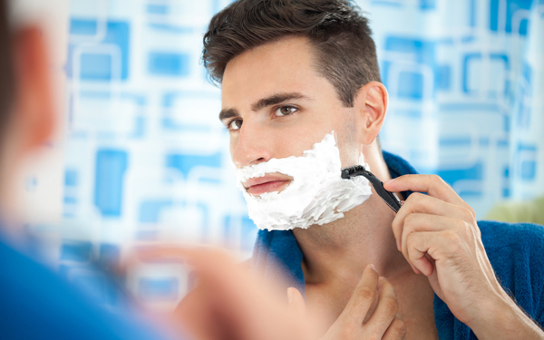 アラサー男性は肌トラブルで悩みがち。バレンタインギフトはスキンケアアイテムで決まり！