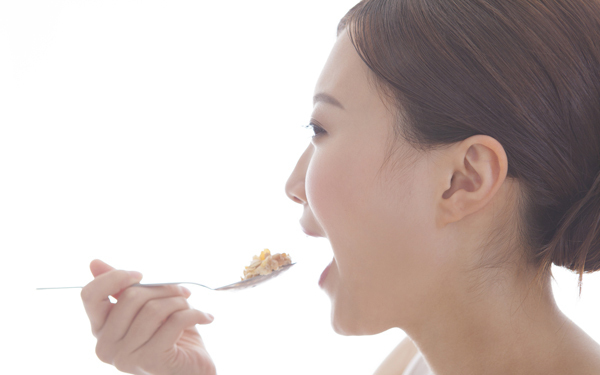 マイナス感情にサヨナラ。恋愛のイライラや嫉妬をなくす魔法の食べものって？