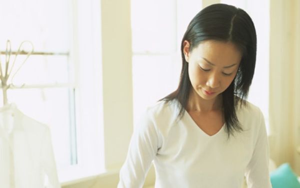 同じ職場に彼の元カノが！ 会社辞めるべき？ 【ひかりの恋愛お悩み相談】