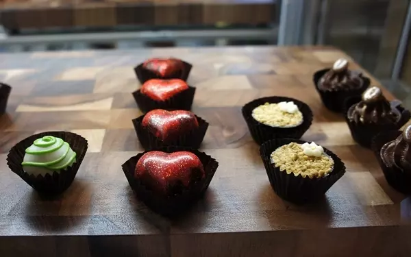 映画で登場したサックサクのパイや限定チョコドリンクも＠代官山 ボンドルフィ・ボンカフェ