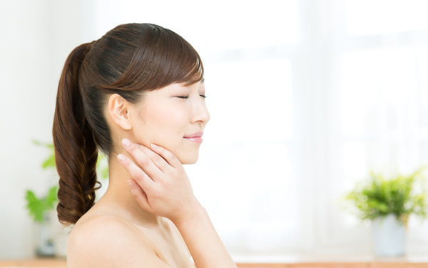 1回1分！ マイナス5歳の魔法の猫手マッサージ法でほいれい線を伸ばす