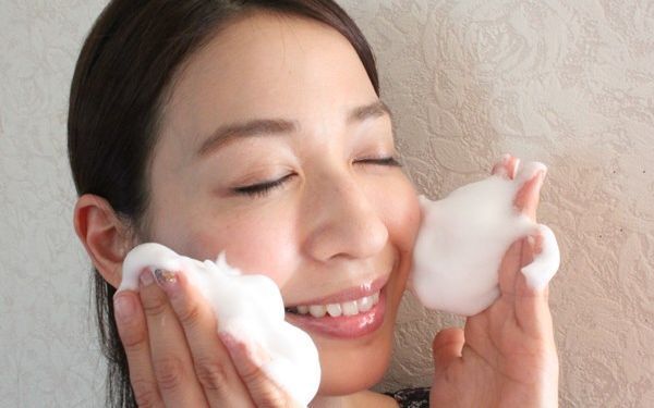 お肌が白く感じる「冬マジック」を春もキープさせる白肌美容法