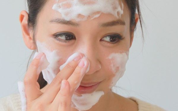 お肌が白く感じる「冬マジック」を春もキープさせる白肌美容法