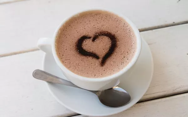 パリの高級店の味をおうちでも。大人味の本格派ホットチョコレートのつくり方