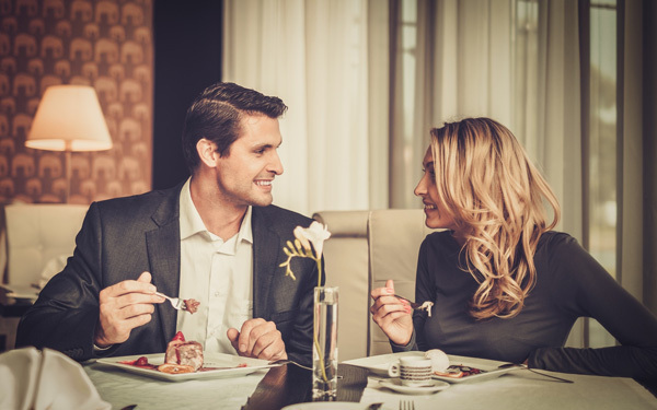 恋のチャンスが増える「二人きりごはん」に誘われる女性の共通点