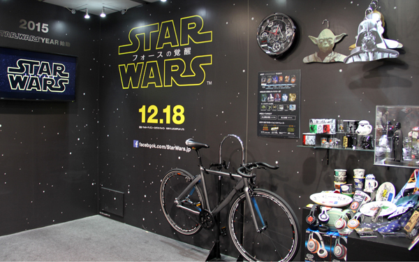 “スター・ウォーズイヤー”を盛り上げる最新「STAR WARS」アイテムや「アナ雪」アイテムがお披露目