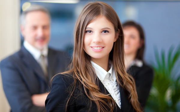 仕事がうまくいかないのは見た目のせい？ 「デキる女子風」お仕事コーディネートで一目置かれる存在になる