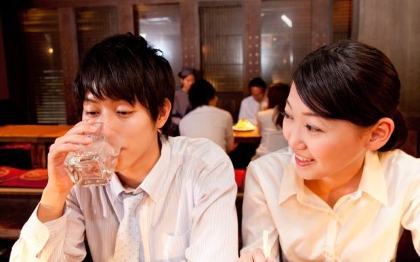 小悪魔女子の必殺ワザ「間接キス」を自然とさせちゃう会話テク