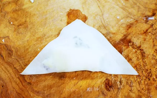 パパッとできる大人なおつまみ「チーズ＆メープルわんたん」。赤ワインにどうぞ