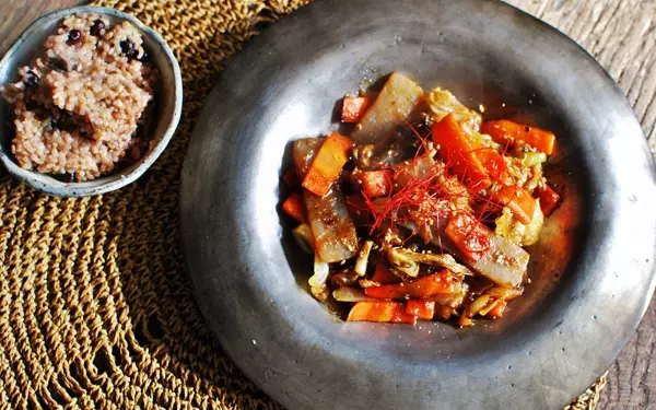 ガッツリ飯がやめられない女子へのダイエットレシピ「こんにゃくでヘルシー回鍋肉風炒め」