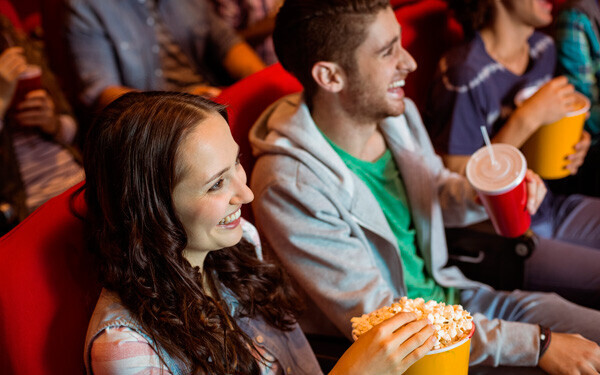 映画館デートでこっそり診断 意中の彼との 相性 と 結婚力 ウーマンエキサイト 1 2