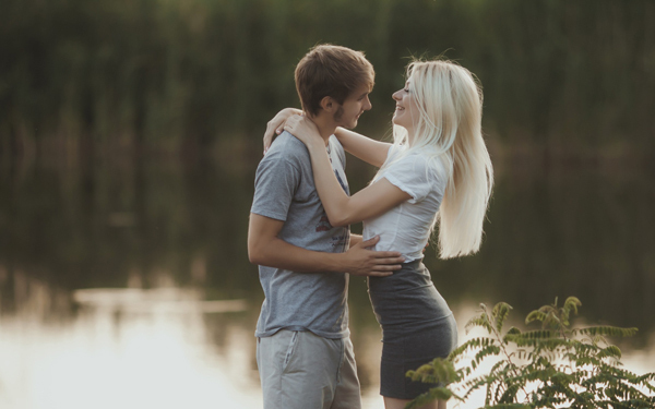 男性がまったく無関心だった女性に恋に落ちる瞬間