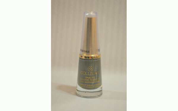 グレイッシュネイルが人気急上昇中！ イタリア流の大人色っぽい指先のつくり方