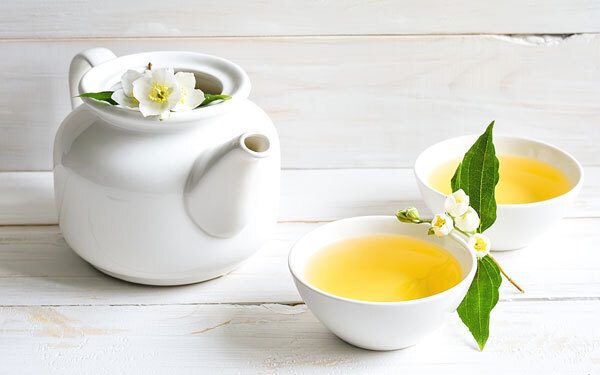 春の眠気をスッキリ！ 目覚めの一杯に飲みたいハーブティ4選