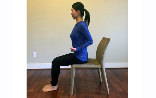 座ったままできちゃう。男性が見とれる後ろ姿のつくり方