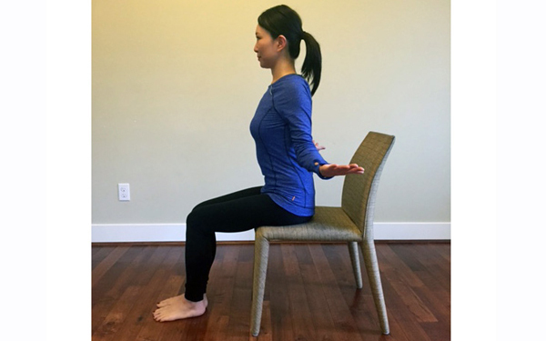 座ったままできちゃう。男性が見とれる後ろ姿のつくり方