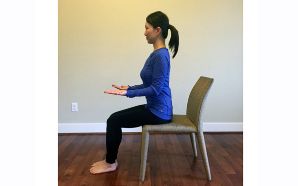 座ったままできちゃう。男性が見とれる後ろ姿のつくり方