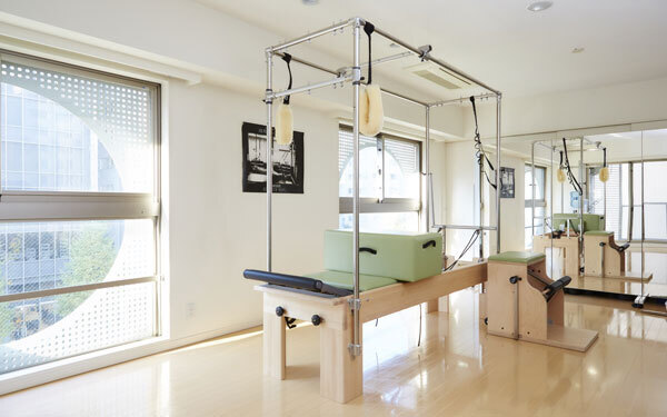 宙吊りにハワイ発祥の自己整体メソッドも。春から始めたい新感覚のエクササイズ3選