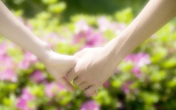 もしかして彼は遊び人？ 初デートでチェックすべき手の繋ぎ方