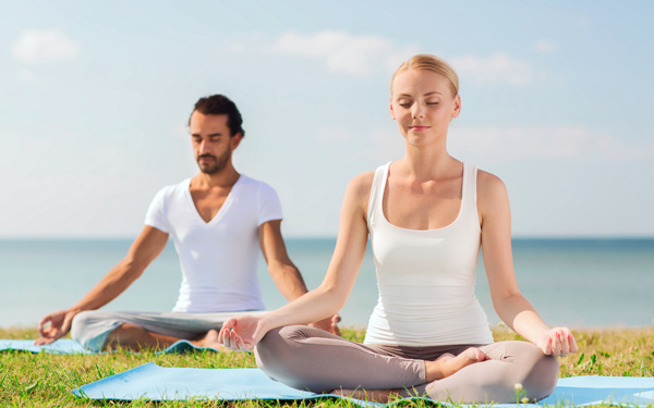 神秘的な「パートナーヨガ」で彼との関係が前向きに変わる