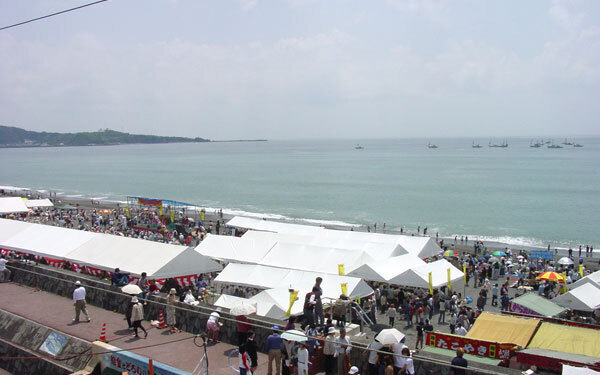 GWのお出かけ候補に。豪快すぎる！ 何かと話題の高知県の奇祭「どろめ祭り」