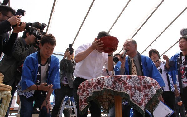 GWのお出かけ候補に。豪快すぎる！ 何かと話題の高知県の奇祭「どろめ祭り」