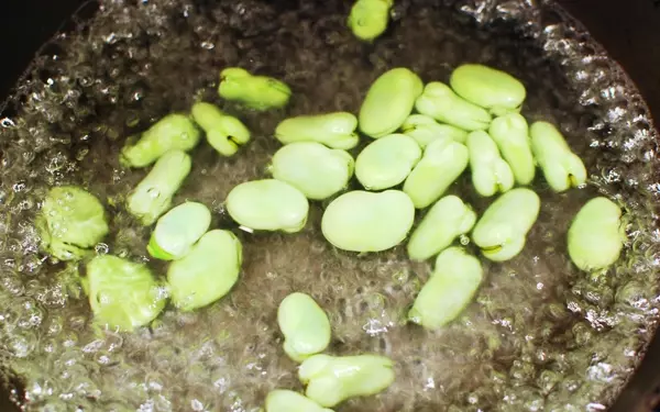 春色＆ヘルシーなサラダでおもてなし「そら豆とテンペの春サラダ」