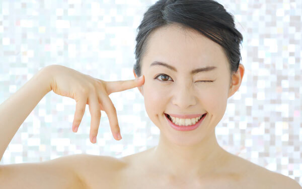 簡単デカ目ケアとメイクテクで、目を2倍に見せる裏ワザとは