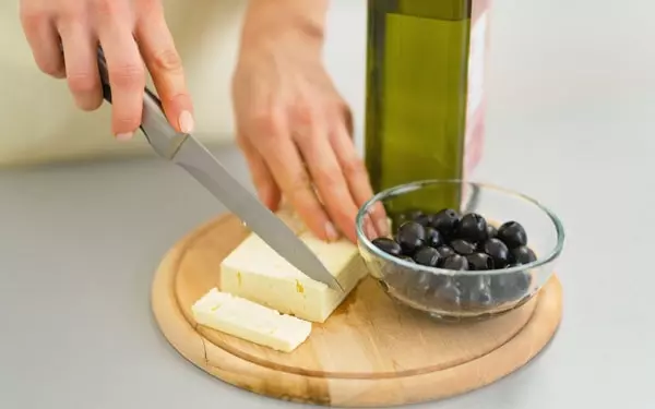 スライスチーズをそのまま食べる派はなんと○○％！　プレミアムタイプのスライスチーズが登場