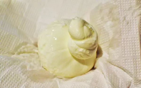 ブッラータから流れ出るフレッシュクリームに歓声が上がる！ 特別な日の贅沢レシピ