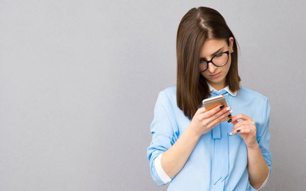 もしかして重たい女って思われてる？　彼から連絡が少ないのはどう捉えるべき？