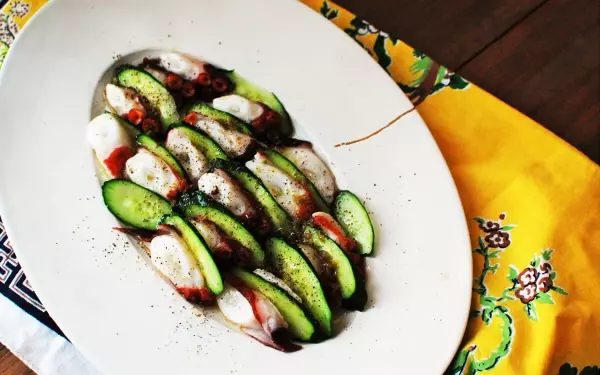 ジメジメした夜にオススメ！ ふたつの食材でできる、ビールに合う簡単サッパリおつまみ！