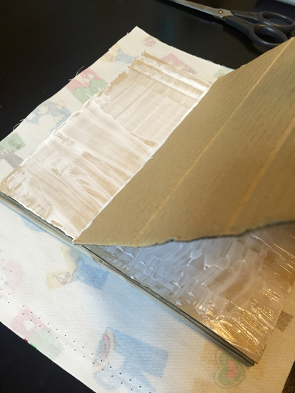 材料は周りにあるものだけ！ ファブリックパネルをかんたんDIY