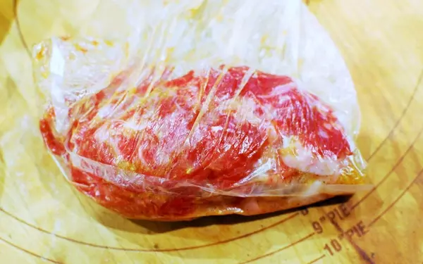 男の胃袋を掴む「生姜焼き」を、イタリアンでおしゃれに