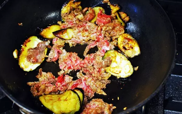 男の胃袋を掴む「生姜焼き」を、イタリアンでおしゃれに