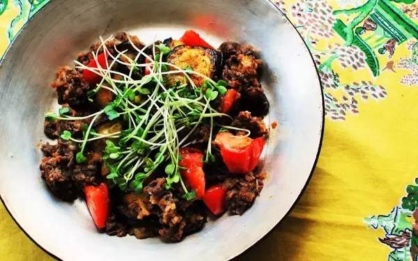 男の胃袋を掴む「生姜焼き」を、イタリアンでおしゃれに