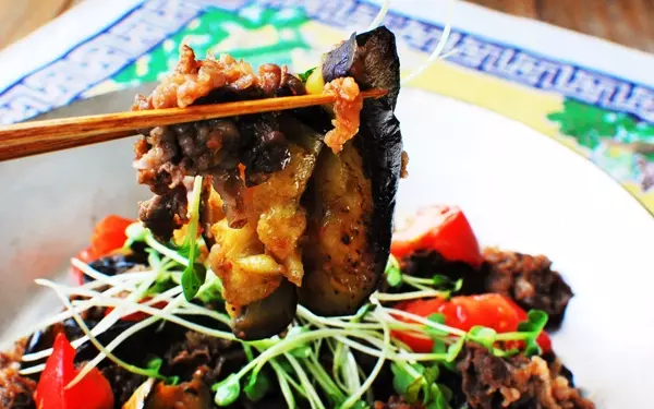 男の胃袋を掴む「生姜焼き」を、イタリアンでおしゃれに