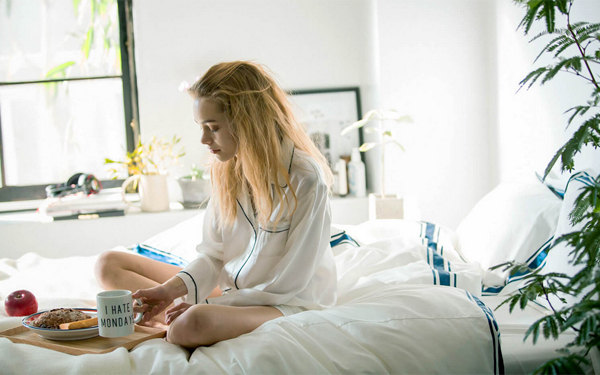 シルクパジャマは大人女子にぴったり！ 夏におすすめのサラサラ素材