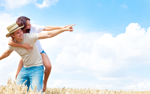 褒め上手なだけではダメ！ “けなし” のスパイスで彼の心をつかむ