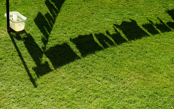 梅雨のイライラ解消！　洗濯の部屋干し場所・匂い・乾きの解決法