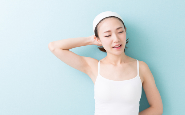 ノースリーブに注意！ 男性をがっかりさせる“ブツブツ二の腕”のNG行動