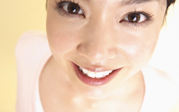 パックリ開いた夏の毛穴を一瞬で消し去るメイク法