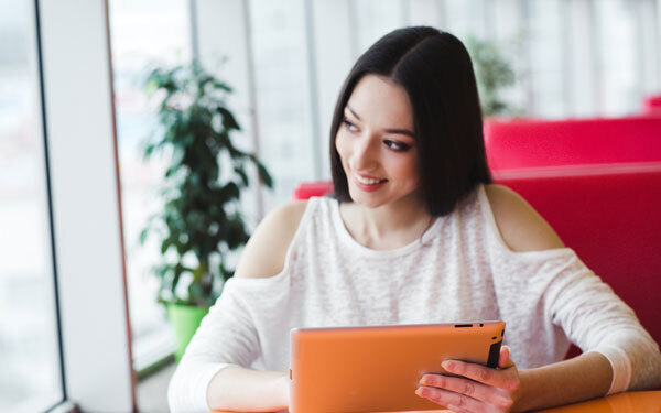 働く初夏のOL向け、色っぽさを演出して意中の彼をドキっとさせよう