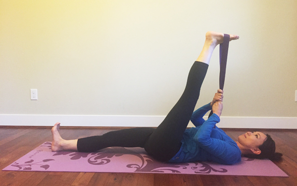 下半身太り解消！　リンパを刺激するヨガポーズ