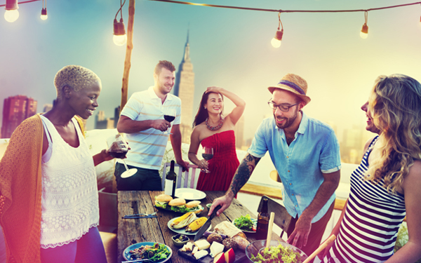 サイコロトークのネタで、つまらない会社の飲み会を盛り上げる！