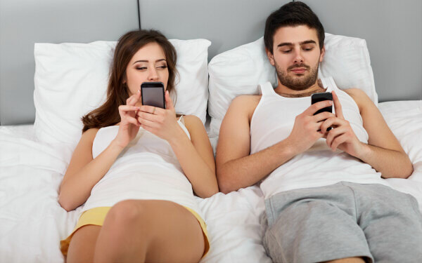 いざとなったらなりすます!?　SNSで彼の浮気の証拠を見つける方法