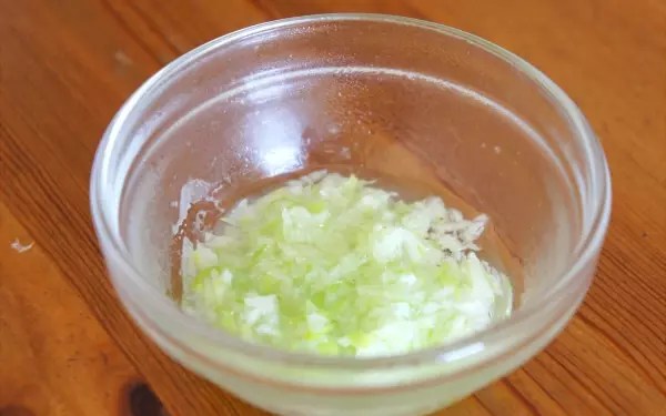 料理初心者はこれを作れ！　ねぎ油とカニカマで絶品かに玉