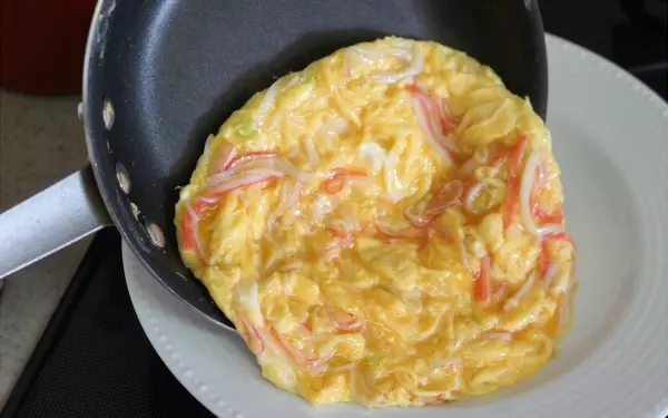 料理初心者はこれを作れ！　ねぎ油とカニカマで絶品かに玉