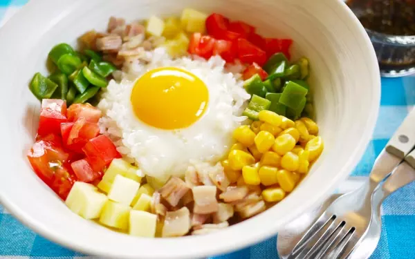 夏野菜たっぷりでヘルシー！　夏バテ知らずの簡単イタリアンビビンパ